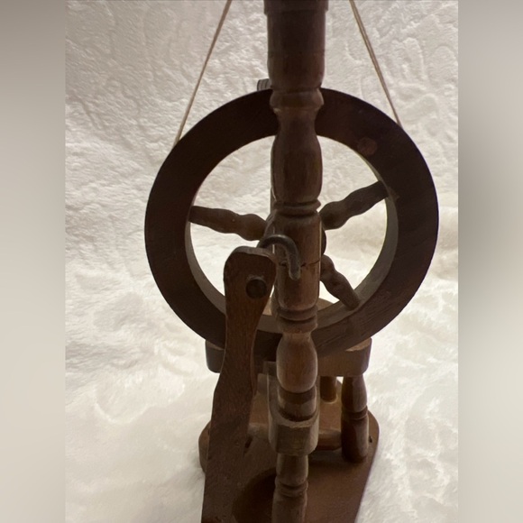 Vintage 8" Miniature Dollhouse Spinning Wheel Wood Salesman Sample - Picture 10 of 12